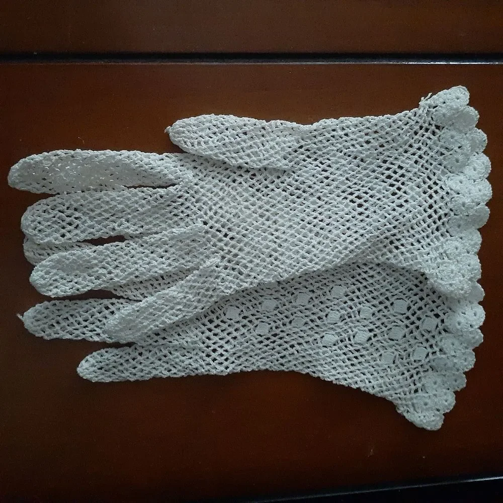 Vintage crochet white gloves girls child size handmade crocheted vintage gloves